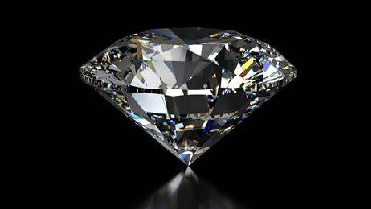 कॅनडा: 1990 च्या दशकात सुरुवात करूनही कॅनडाने अल्पावधीतच जगात अव्वल स्थान मिळवले आहे. येथे आधुनिक तंत्रज्ञान आणि पर्यावरणाचे नियम पाळून उच्च दर्जाच्या हिऱ्यांचे उत्पादन घेतले जाते.