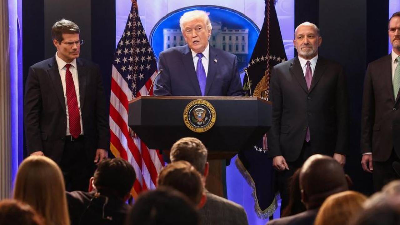 भारताला दणका, डोनाल्ड ट्रम्प यांनी कोर्टाच्या निर्णयानंतर थेट काढला खळबळ उडवणारा आदेश.. भारताला दणका, डोनाल्ड ट्रम्प यांनी कोर्टाच्या निर्णयानंतर थेट काढला खळबळ उडवणारा आदेश..