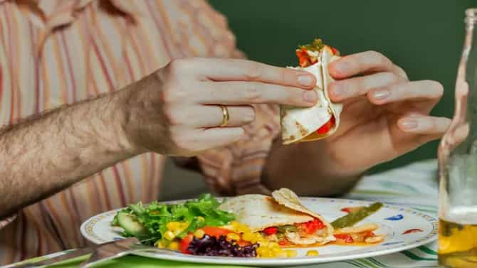 योग्य प्रमाणात जेवल्यावरही Acidity होते का? काय करावे ?