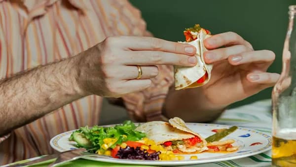 योग्य प्रमाणात जेवल्यावरही Acidity होते का? काय करावे ?