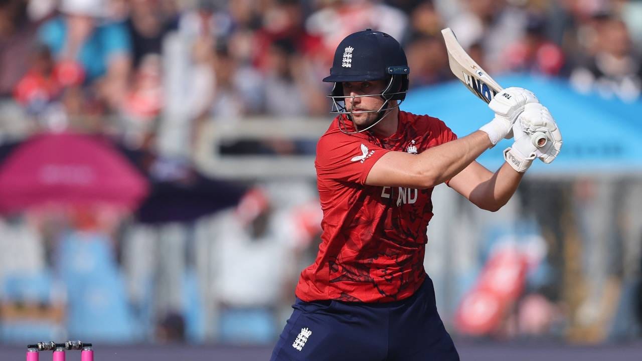 विल जॅक्सने टी20 वर्ल्डकप स्पर्धेत इंग्लंडसाठी सर्वात जलद अर्धशतक ठोकलं. यापूर्वी हा विक्रम जोस बटलर आणि इऑन मॉर्गनच्या नावावर होता. मॉर्गनने 2012 मध्ये 25 चेंडूत, तर जोस बटलरने 2021 मध्ये 25 चेंडूत अर्धशतक ठोकलं होतं. (Photo- England Cricket Twitter)
