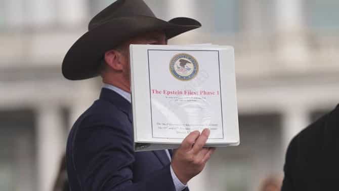 Epstein Files : एपस्टिन फाईलने जग हादरलं, या देशात भूकंप, पंतप्रधानाचा जाणार पहिला बळी