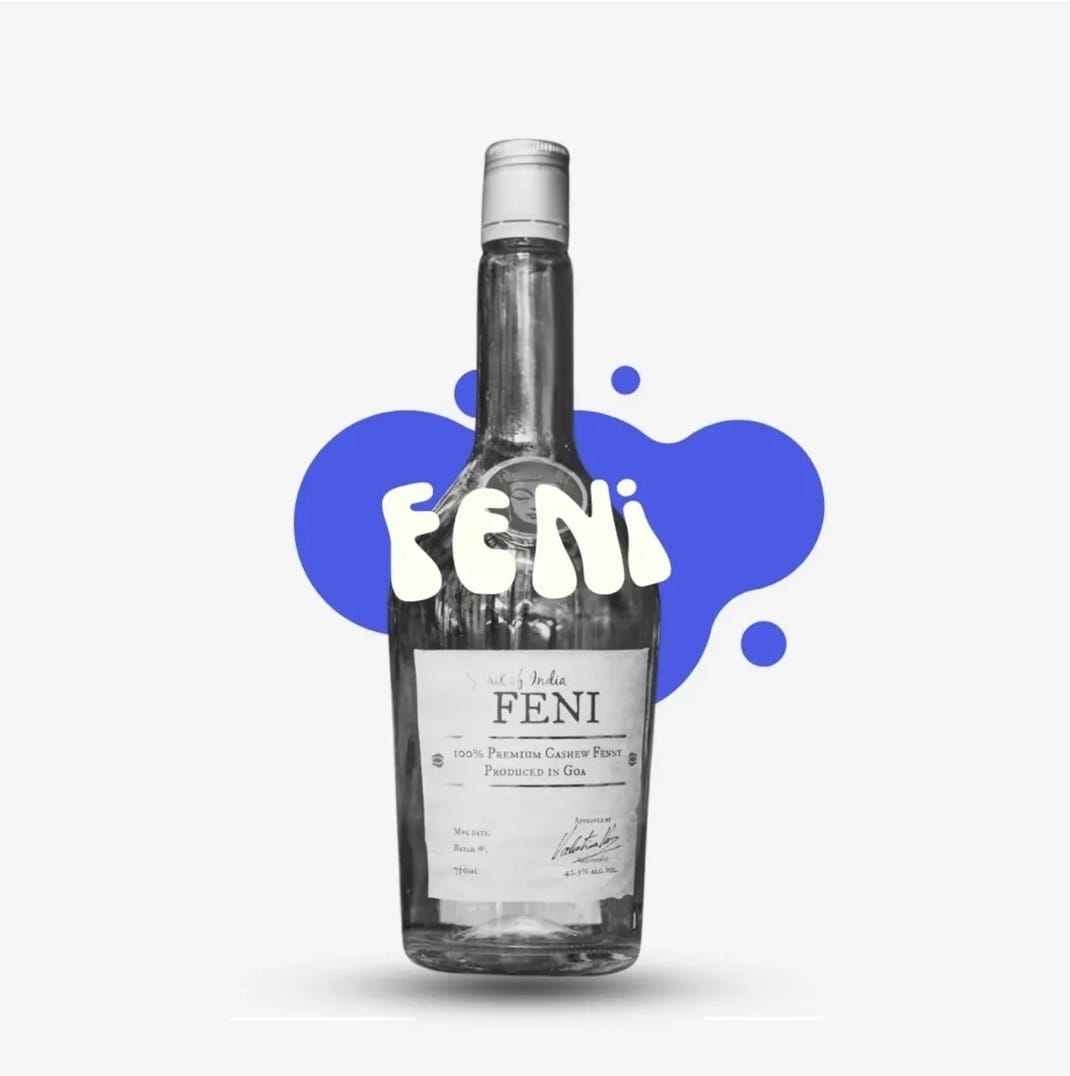  फेनी (गोवा): फेनी ही काजू वा नारळापासून तयार होणारे स्ट्राँग डिस्टिल्ड मद्य आहे. फेणी ही फळांचा स्वाद आणि तीव्र झणकेदार चवीमुळे गोव्याच्या संस्कृतीचा एक महत्वाचा भाग बनली आहे.सणासुदीला किंवा सेलिब्रेशनमध्ये हे ड्रिंक दिले जाते. लोकल सी-फूडसोबत तिला सर्व्ह केले जाते. 