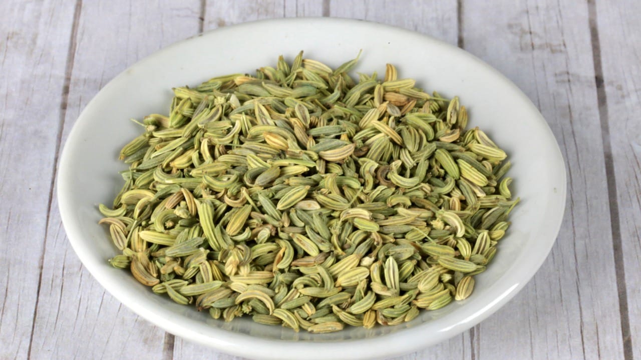 जेवणानंतर तोंडात बॅक्टेरिया तयार होण्याची शक्यता असते. ज्यामुळे श्वासाला दुर्गंधी येऊ शकते. बडीशेपमधील बॅक्टेरियाविरोधी गुणधर्म हे जंतू नष्ट करतात. तसेच श्वास ताजेतवाना ठेवण्यास मदत करतात.