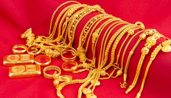 महाराष्ट्राची राजधानी मुंबईत हा भाव 15420 रुपये प्रति ग्रॅम तर 22 कॅरेट सोन्याचा भाव 14135 रुपये प्रति ग्रॅमवर पोहोचला. 18 कॅरेट सोन्याने 11565 रुपये प्रति ग्रॅमपर्यंत मजल मारली. पुण्यात 24 कॅरेट सोन्याचा भाव 15420 रुपये प्रति ग्रॅम तर 22 कॅरेट सोन्याचा भाव 14135 रुपये प्रति ग्रॅमपर्यंत वाढल्याचे पाहायला मिळाले.