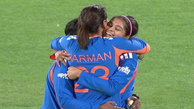 AUS vs IND : टीम इंडियाचा ऐतिहासिक मालिका विजय, फायनलमध्ये कांगारुंचा 17 धावांनी धुव्वा