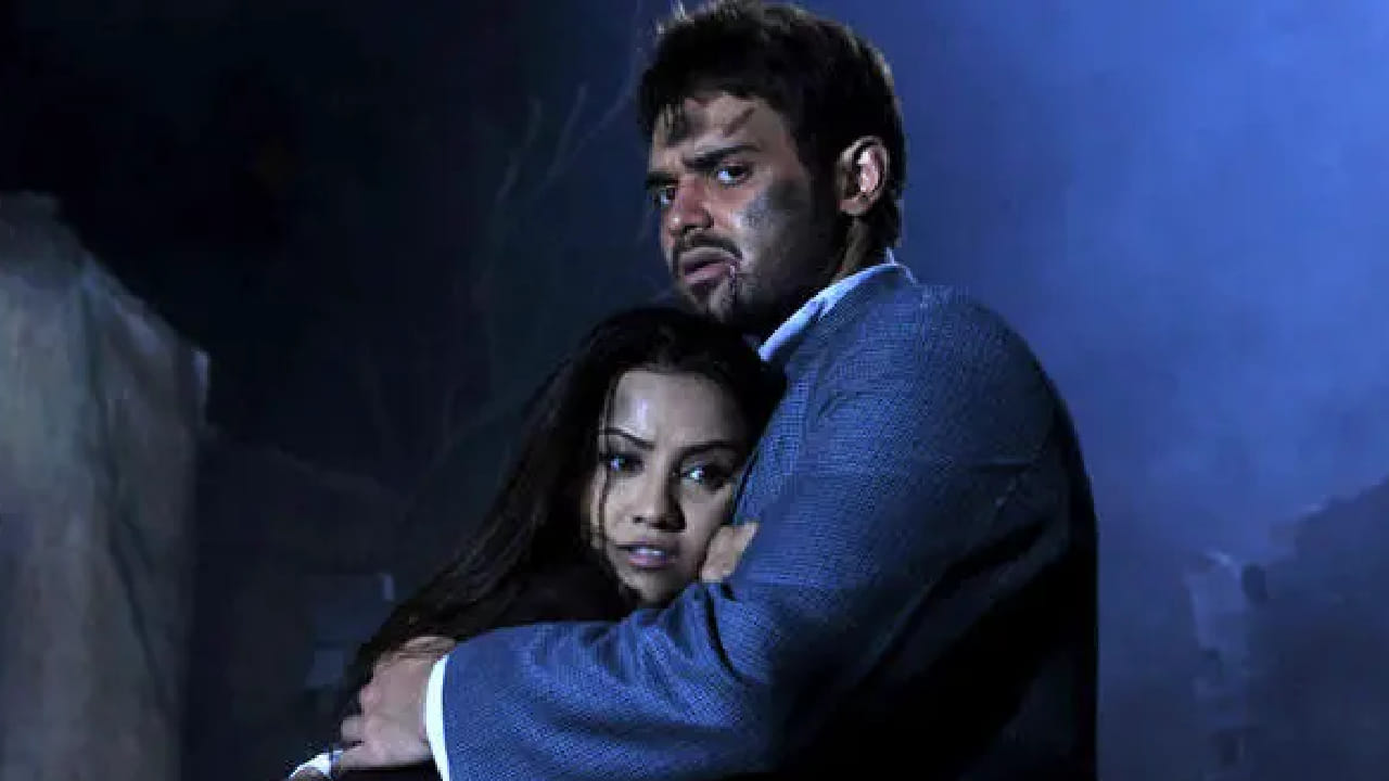 ‘हॉन्टेड 3डी’च्या प्रचंड यशानंतर तब्बल 15 वर्षांनी, म्हणजेच फेब्रुवारी 2026 मध्ये या चित्रपटाचा सीक्वल ‘हॉन्टेड 3डी: घोस्ट्स ऑफ द पास्ट’ थिएटरमध्ये प्रदर्शित झाला आहे. या सीक्वलमध्येही भयानक कथा आणि रहस्यमय वातावरण कायम ठेवण्यात आलं असून, प्रेक्षकांकडून त्यालाही चांगला प्रतिसाद मिळत आहे.