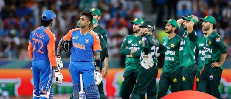 येत्या 15 फेब्रुवारी रोजी भारत आणि पाकिस्तान यांच्यात सामना होणार आहे. टी-20 विश्वचषक स्पर्धेत आतापर्यंतचा सर्वाधिक उत्सुकता लागलेला हा सामना आहे. भारत-पाकिस्तान सामना होणार की नाही? असा प्रश्न अनेकांनाच पडला होता. परंतु आता ही लढत होणार अल्याचे स्पष्ट झाले आहे. 