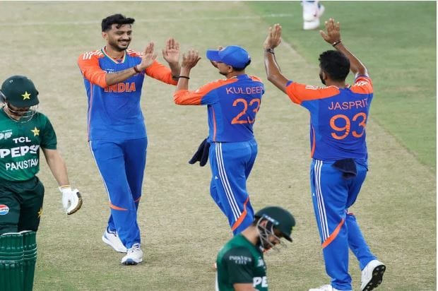 भारत-पाकिस्तान यांच्यातील सामन्यावरील काळे ढग दुर झाल्यानंतर या सामन्याचे तिकीट खूपच महागले आहे. विशेष म्हणजे या सामन्यादरम्यानच्या जाहिरातीचा दरही गगनाला भिडला आहे. हॉटेल, विमान प्रवासाचे तिकीटही महागले आहे.