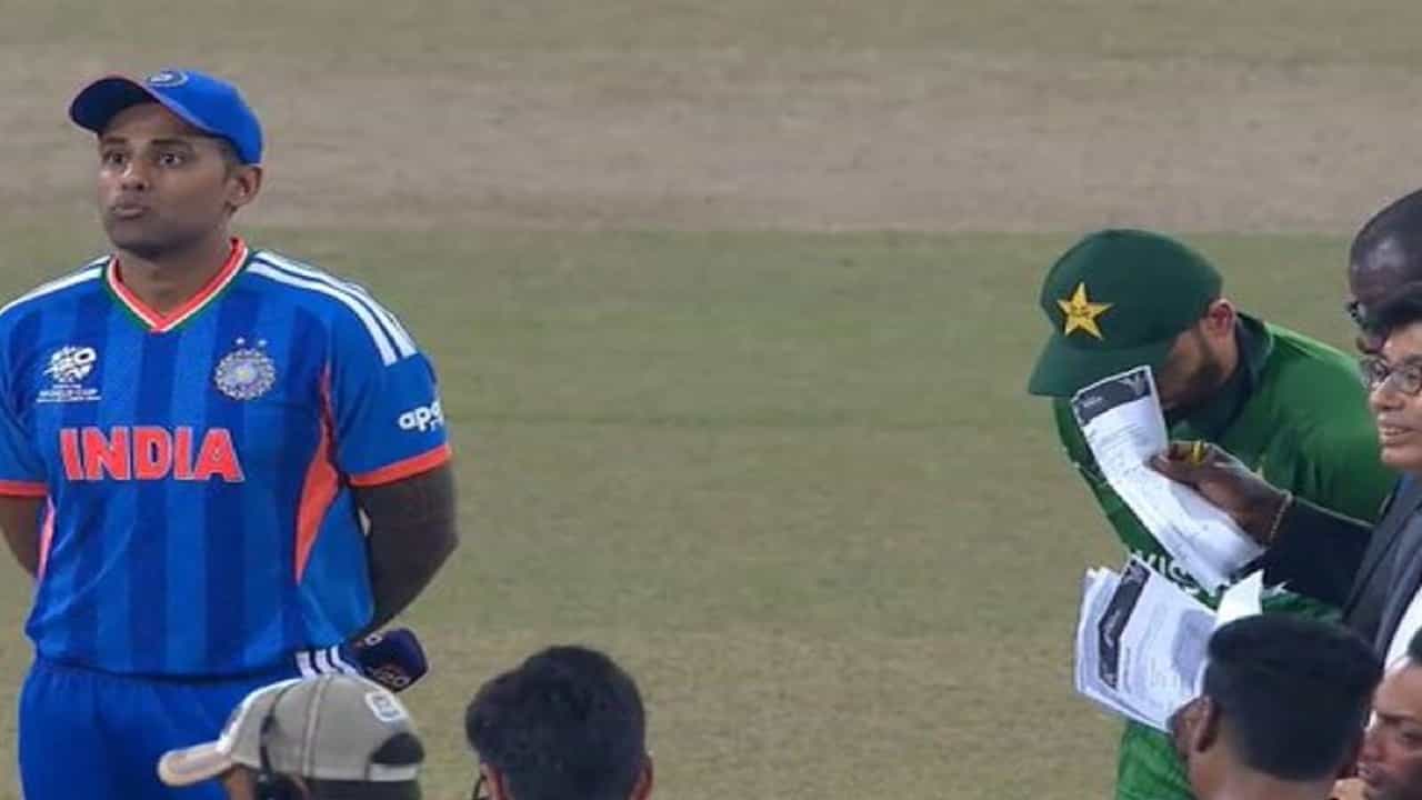 IND vs PAK : पाकिस्तानने टॉस जिंकला, भारताची बॅटिंग, प्लेइंग ईलेव्हनमध्ये 2 बदल, कुणाला संधी?