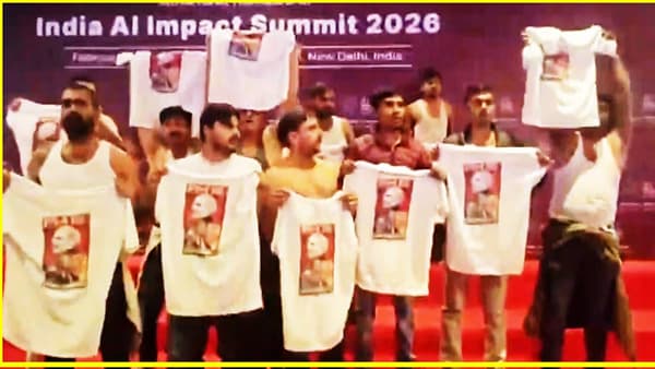 टी शर्ट काढले, तुफान नारेबाजी, AI Summit मध्ये युथ काँग्रेसचा मोठा गोंधळ, Video ने खळबळ