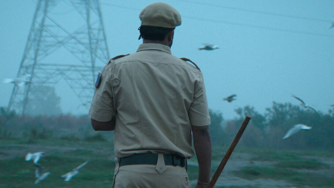 ही डॉक्युमेंट्री अनेक प्रश्न उपस्थित करते – अखेर माणसाच्या मनात अशी विचारसरणी कशी निर्माण होते? सिस्टम आणि कायदा इतका कमकुवत का आहे? आणि एक सामान्य दिसणारा माणूस इतके भयानक गुन्हे कसा करू शकतो? ही डॉक्युमेंट्री २०२२ मध्ये रिलीज झाली होती (७ सप्टेंबर २०२२) आणि ती OTT प्लॅटफॉर्म नेटफ्लिक्सवर उपलब्ध आहे. IMDb वर याला ६.२ रेटिंग मिळाली आहे.