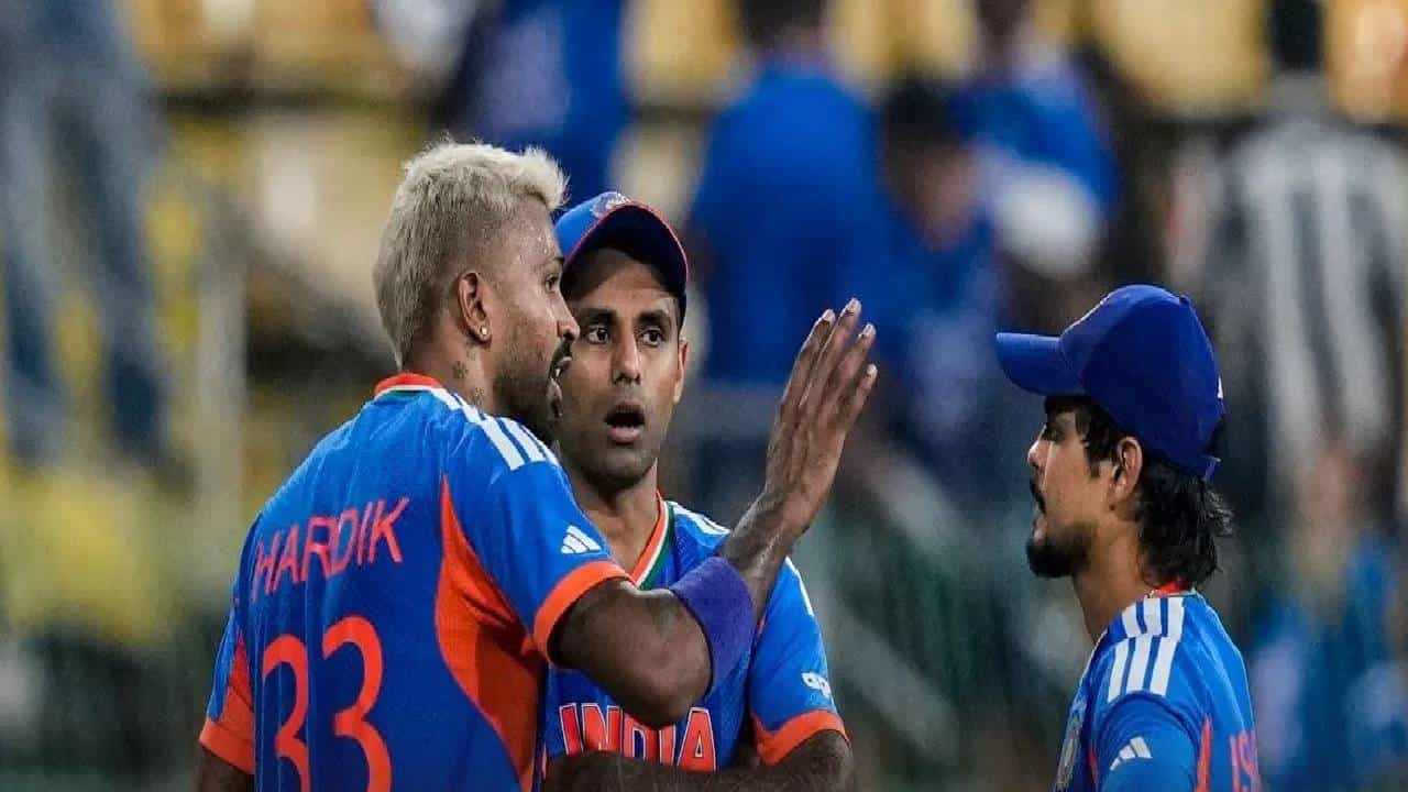 दक्षिण आफ्रिकेकडून मोठा पराभव झाल्यामुळे टीम इंडियाचा रनरेट (NRR) -3.800 झाला आहे. भारत ज्या गटात आहे, त्याला ग्रुप ऑफ डेथ म्हटलं जातं. कारण या ग्रुपमधील भारतासह अन्य तीन टीम्स झिम्बाब्वे, वेस्ट इंडिज आणि साऊथ आफ्रिका यांनी ग्रुप स्टेजमध्ये एकही सामना गमावला नव्हता.