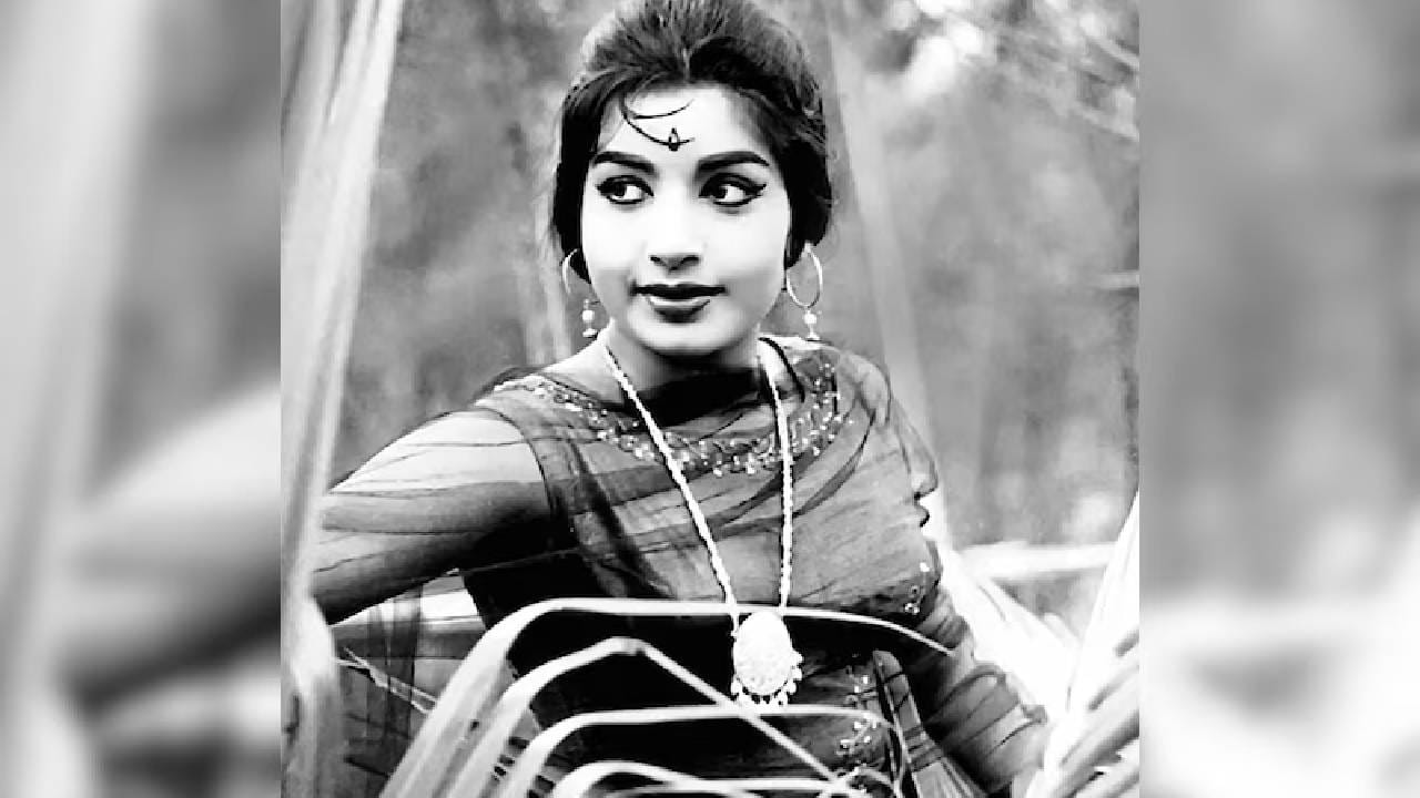 जयललिता यांच्या श्रीमंतीबद्दल बोलायचे तर त्या आपल्या काळातील सर्वात महागड्या अभिनेत्री होत्या. याच संपत्तीमुळे त्या वादातही आल्या. त्या तमिळनाडूच्या मुख्यमंत्री पदापर्यंत पोहोचल्या आणि खूप लोकप्रिय सीएम राहिल्या. १९९७ मध्ये जयललितांवर भ्रष्टाचाराचे आरोप झाले.