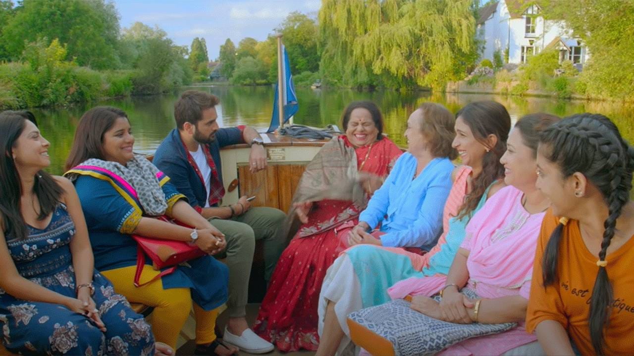 'झिम्मा' फ्रँचाइजीचा एक मोठा चाहतावर्ग असून प्रेक्षक कायमच त्याच्या पुढच्या भागाची प्रतीक्षा करत होते. आता अशा चाहत्यांसाठी हेमंत ढोमेनं मोठी आनंदाची बातमी दिली आहे. नुकत्याच पार पडलेल्या एका कार्यक्रमात त्याने 'झिम्मा 3'ची घोषणा केली आहे. 
