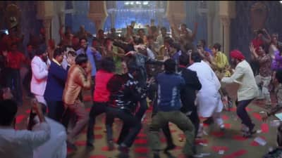 21 वर्षे जुनं गाणं चित्रपटापेक्षा अधिक लोकप्रिय, युट्यूबवर 721 मिलियन व्ह्यूज; होणाऱ्या पती अन् सासऱ्यांसोबत थिरकली अभिनेत्री