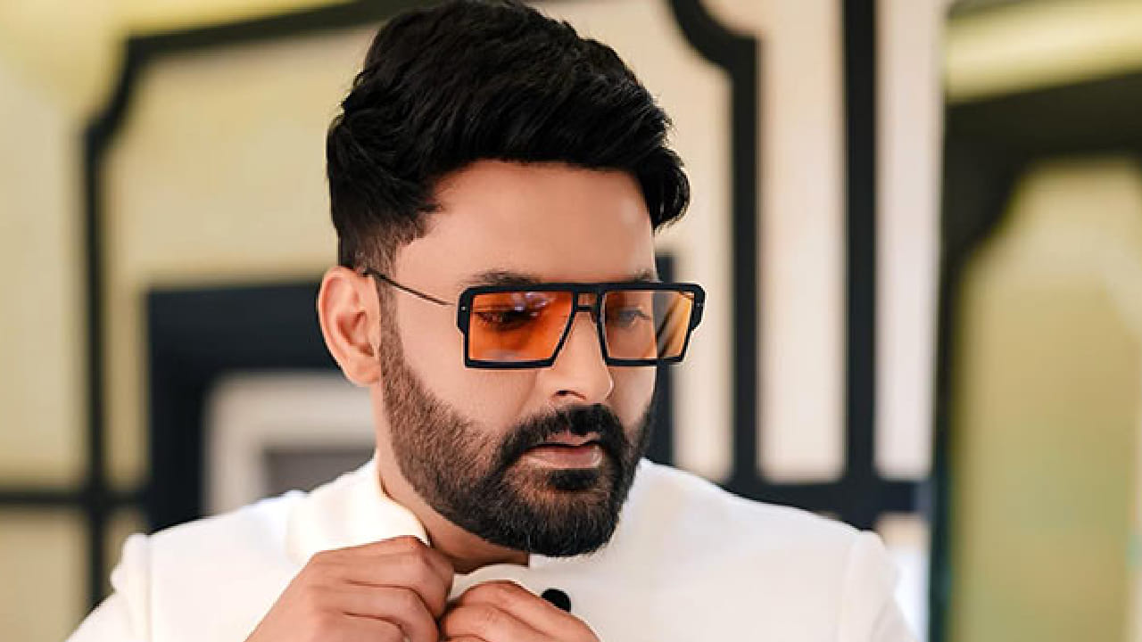 आज कपिल शर्मा आपल्या लोकप्रिय कॉमेडी शो ‘The Great Indian Kapil Show’मधून प्रेक्षकांचे मन जिंकत आहे. अफलातून कॉमिक टायमिंग, सहज संवादशैली आणि साधेपणामुळे कपिलने घराघरात आपली ओळख निर्माण केली. 