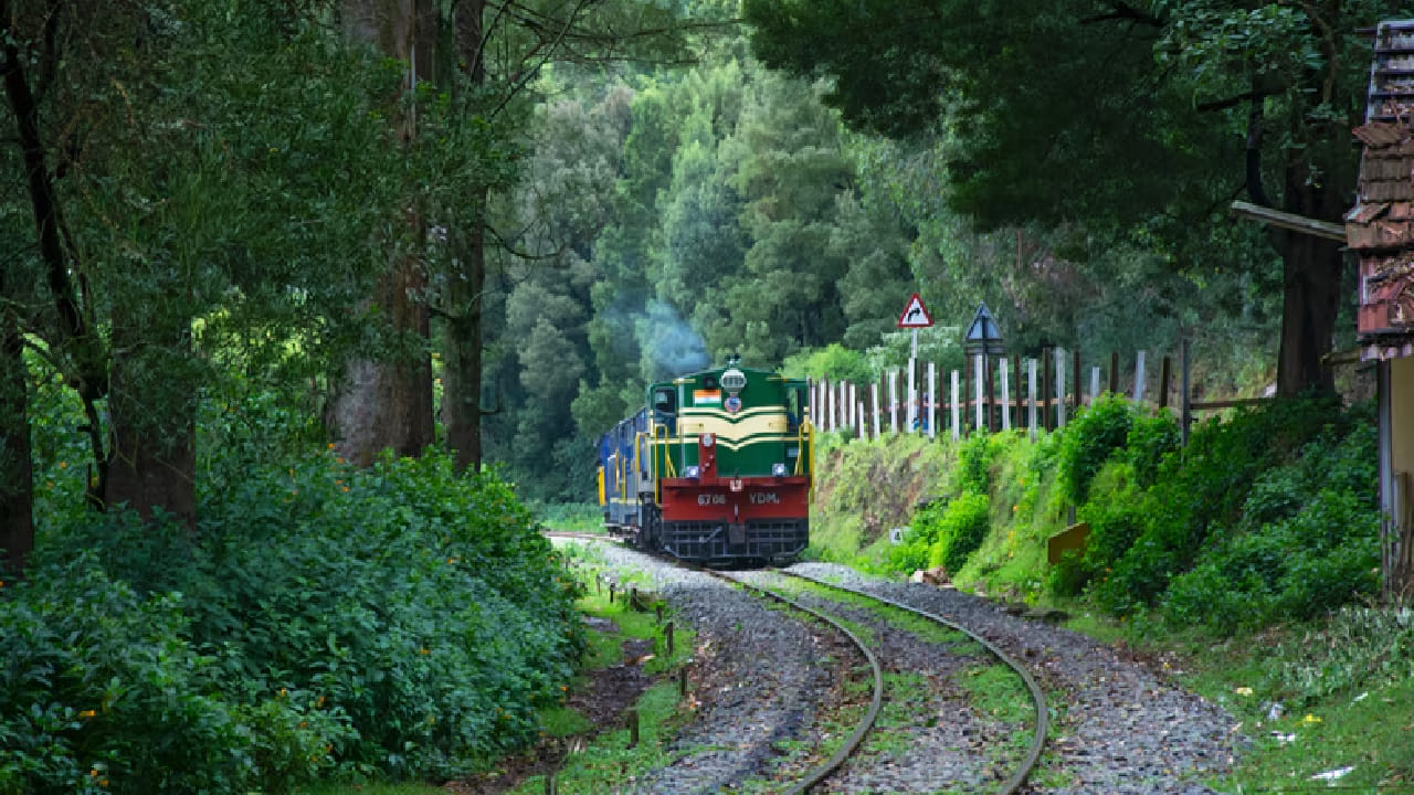 ही ट्रेन अवघ्या 46 किलोमीटरचे अंतर कापण्यासाठी तब्बल 5 तास घेते. म्हणजेच तिचा सरासरी वेग फक्त ताशी 9 किलोमीटर इतका आहे. वेगाच्या या युगात इतकी संथ धावणारी ही ट्रेन नेमकी कोणती आहे आणि तिला इतका वेळ का लागतो, हे जाणून घेऊयात सविस्तर 