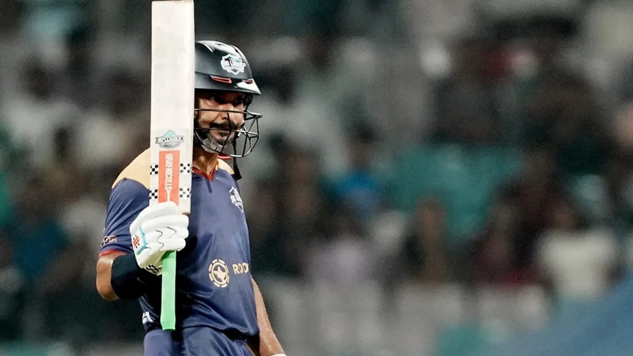 श्रीलंकेचा माजी कर्णधार आणि विकेटकीपर बॅट्समन कुमार संगकारा या यादीत तिसऱ्या क्रमांकावर आहे. संगकाराने या स्पर्धेत 112.22 च्या स्ट्राईक रेटने धावा केल्यात. (Photo Credit : PTI)