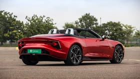 75 लाख किंमत, ‘ही’ कार सेगमेंटमध्ये नंबर 1, फीचर्स जाणून घ्या.