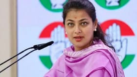 संविधान वाचवण्यासाठी आम्ही राजकारणात, खासदार प्रणिती शिंदे यांचे विधान