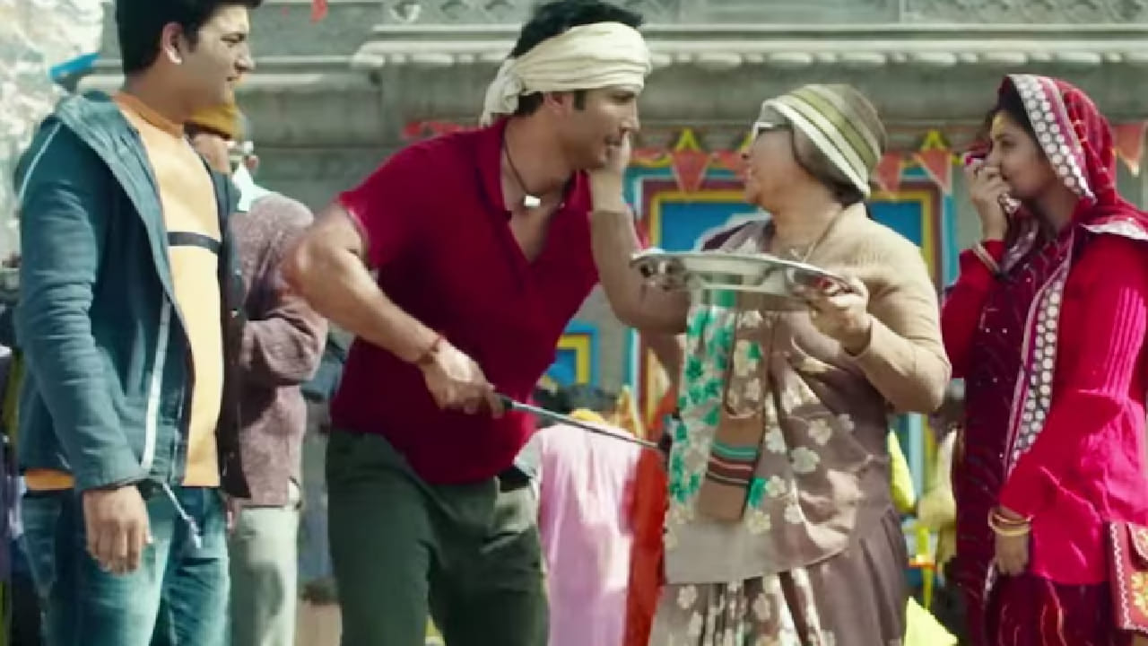 अभिनेता सुशांत सिंह राजपूतच्या निधनानंतर ‘नमो नमो’ हे गाणं त्याच्या चाहत्यांसाठी आणखी खास बनलं. यूट्यूबवरील कमेंट्समध्ये आजही चाहते त्याला आठवतात. श्रद्धांजली अर्पण करतात. अनेकांसाठी हे गाणं केवळ भक्तिगीत नसून सुशांतच्या साधेपणाची, निरागस हास्याची आणि त्याच्या अभिनयाची भावनिक आठवण बनलं आहे.