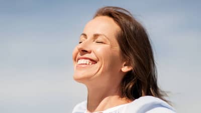 दिवसभर उत्साही राहण्यासाठी सकाळी उठून पहिले करा हे काम, त्वचेसाठीही ठरेल फायदेशीर