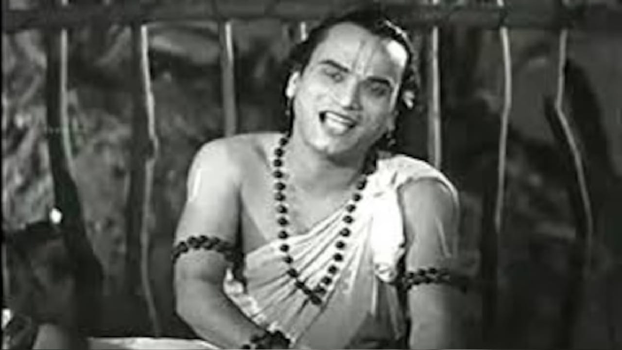 त्यांचे पूर्ण नाव मायावरम कृष्णस्वामी त्यागराजन भगवतार असे होते. लहानपणीच कुटुंब तिरुचिरापल्ली येथे स्थलांतरित झाले. तेथे त्यांनी स्थानिक शाळेत शिक्षण सुरू केले. मात्र संगीताची ओढ इतकी तीव्र होती की त्यांनी शिक्षण अर्धवट सोडले.