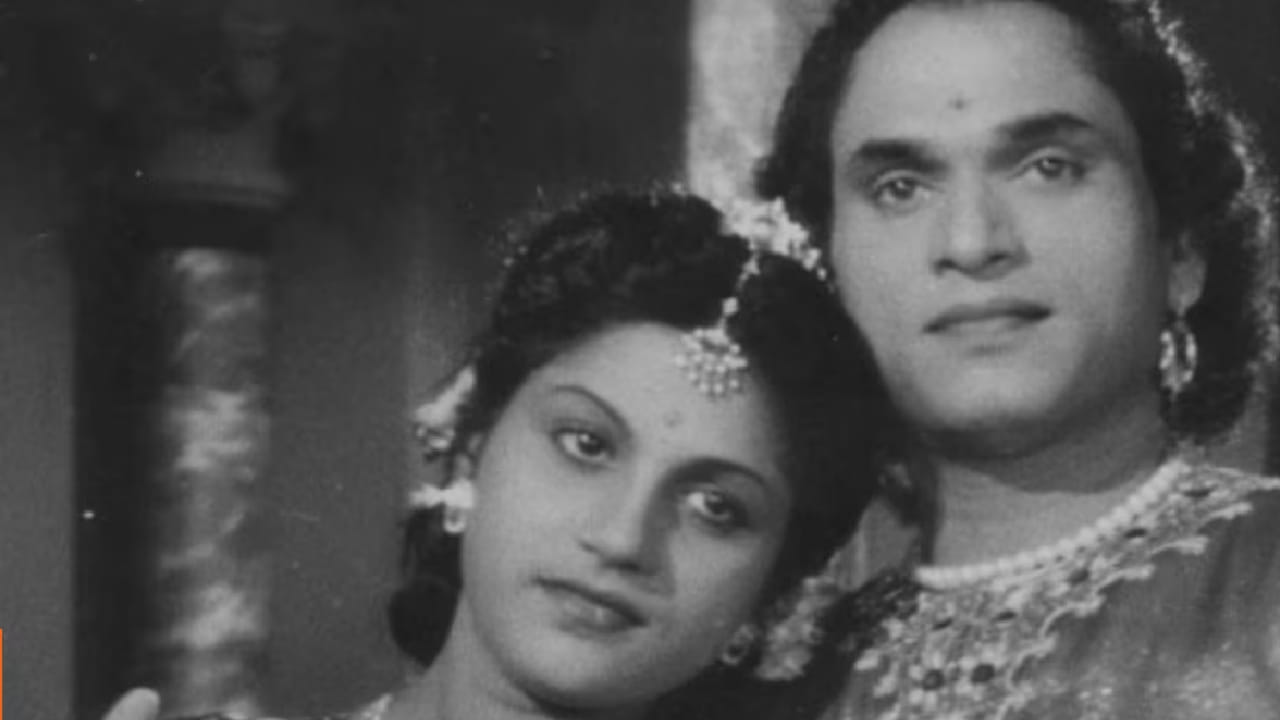 तमिळ चित्रपटसृष्टीच्या इतिहासात काही व्यक्ती अशा आहेत, ज्यांचे आयुष्य स्वतःच एका चित्रपटासारखे भासते. प्रचंड यश, अफाट लोकप्रियता, ऐश्वर्य आणि त्यानंतर अचानक आलेला अंधार अशीच थरारक जीवनकहाणी होती तमिळ सिनेमाच्या पहिल्या सुपरस्टारची, एम. के. त्यागराज भगवतार यांची. 