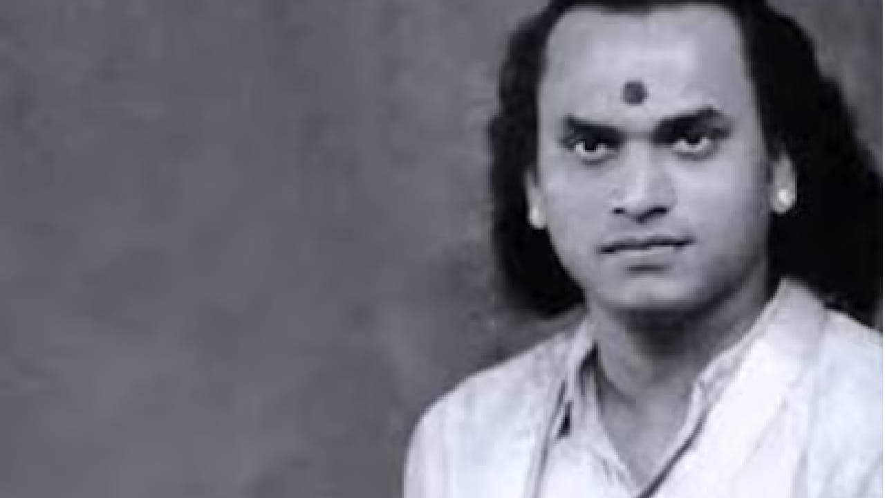 या प्रकरणात विनोदी अभिनेता एन. एस. कृष्णन यांच्यासह त्यांना अटक झाली आणि दोघांनाही तुरुंगवास भोगावा लागला. तब्बल 27 महिने ते तुरुंगात होते. नंतर लंडन कोर्टाने त्यांची निर्दोष मुक्तता केली, मात्र तोपर्यंत त्यांचे करिअर, लोकप्रियता आणि आर्थिक स्थिती पूर्णपणे कोलमडली होती.