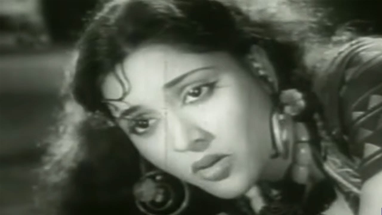 या गाण्याला अधिक अजरामर बनवले ते वैजयंतीमालाच्या नागिण नृत्याने. सापाच्या हालचालींवर आधारित तिचा नृत्याविष्कार आणि पार्श्वभूमीला हे दु:खी गीत या संयोजनाने प्रेक्षकांच्या मनावर गहिरा ठसा उमटवला. आजही हे सीन आणि गाणे एकत्र पाहिल्यावर अनेकांच्या डोळ्यांत पाणी येते.