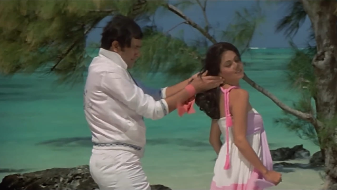 बॉलिवूडमध्ये काही चित्रपट आणि त्यातील गाणी अशी आहेत जी काळाच्या ओघातही कधीच जुनी झाली नाहीत. अनेक दशकं उलटून गेली तरी ही गाणी ऐकताना मन पुन्हा त्या काळात रमून जातं. 80 च्या दशकातील रोमँटिक गाणी आजही रसिकांच्या मनावर राज्य करताना दिसतात. 