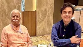 कोण होते अदनान सामीचे वडील? ज्यांनी भारतावर केला होता बॉम्बहल्ला.