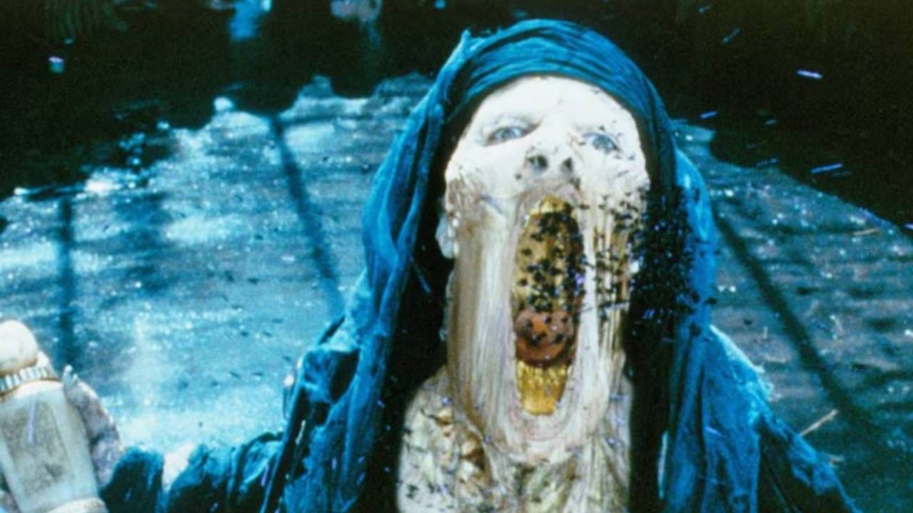 90च्या दशकात अनेक हाय-बजेट चित्रपटांनी कमाईचे नवे रेकॉर्ड केले होते. मोठा धोका असूनही या चित्रपटांनी बॉक्स ऑफिसवर जबरदस्त कामगिरी केली आणि बजेटच्या कितीतरी पट कमाई केली. मोठ्या लोकेशन, दमदार कथा, धमाकेदार अॅक्शन-रोमांस आणि नवीन तंत्रज्ञानाने प्रेक्षकांना थिएटरपर्यंत ओढले. तेव्हा महागडा चित्रपट बनवणे हे धोका असण्यापेक्षा मोठ्या संधीसारखे दिसू लागले होते. याच कारणाने रोमांचक आणि फँटसी कथांचा ट्रेंड वेगाने वाढला.