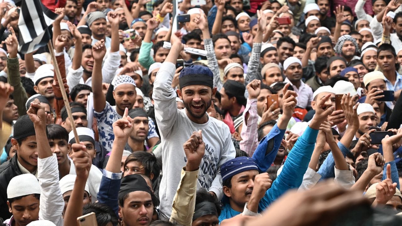 दुसरे लोकप्रिय नाव: भारतात दुसऱ्या क्रमांकाचे सर्वात लोकप्रिय नाव 'मुहम्मद' आहे. अंदाजे 42.5 लाख लोकांच्या नावात 'मुहम्मद' येते, जे प्रेषित मुहम्मद यांच्याबद्दलची श्रद्धा दर्शवते.