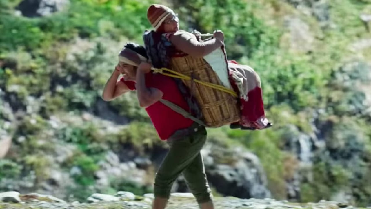 भगवान शिवांवरील गाढ श्रद्धा व्यक्त करणारं हे गाणं ऐकताच अंगावर रोमांच उभे राहतात. या गाण्याचं संगीत दिग्दर्शन आणि गायन प्रसिद्ध संगीतकार अमित त्रिवेदी यांनी केलं आहे तर भावपूर्ण शब्दरचना अमिताभ भट्टाचार्य यांनी केली आहे. बर्फाच्छादित डोंगररांगा, निसर्गरम्य दऱ्या आणि केदारनाथच्या पवित्र परिसरात चित्रित करण्यात आलेल्या या गाण्यामुळे त्याला वेगळीच आध्यात्मिक उंची मिळाली आहे.