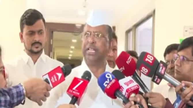 Narhari Zirwal : हो, मी राजीनामा देईन पण...मंत्री नरहरी झिरवाळ यांच्या खात्यात क्लार्कला लाच घेताना पकडलं