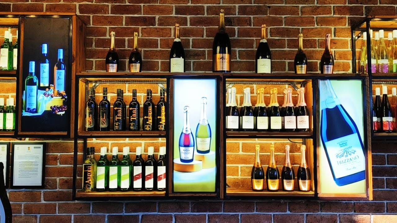 येथील द्राक्ष शेती, फळ शेती जगली पाहिजे. शेतकरी जगला पाहिजे. 5 ते 20 डॉलर पर्यंतच्या वाईन वरील आयात शुल्क कमी केले तर आम्हाला काही हरकत नाही. भारतामध्ये वाईन, स्पिरिटचा महापूर होणार असेल तर चुकीचे धोरण राहील. वाईनबाबत धोरण ठरवताना ग्रामीण अर्थव्यवस्था आणि शेतकर्‍यांचे विचार करणे गरजेचे आहे.