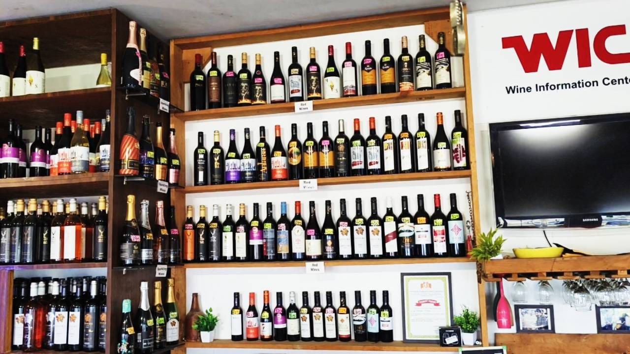 स्वस्त वाईनवर 150 टक्के शुल्क कायम ठेवावे, अशी भूमिका मांडण्यात आली आहे. नाशिकमधील द्राक्ष उत्पादकांच्या हितासाठी खासदार सुप्रिया सुळे यांच्यासह पाच ते सहा खासदारांच्या शिष्टमंडळाला सोबत घेऊन आम्ही केंद्रीय गृहमंत्री अमित शाह आणि वाणिज्य मंत्री पियुष गोयल यांच्याकडेही शेतकर्‍यांच्या हिताचे मुद्दे मांडण्यात आले.