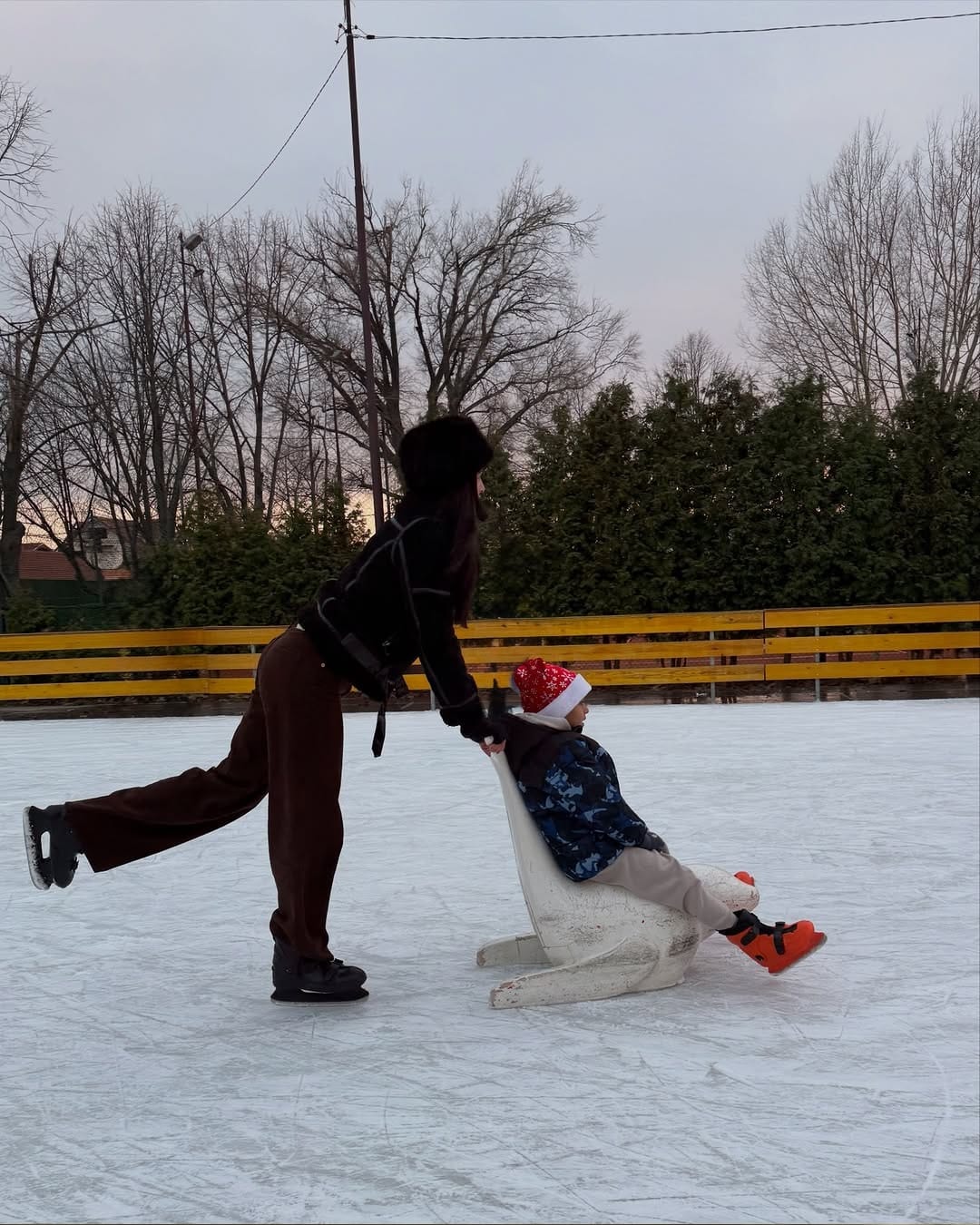 हार्दिक आणि नताशा यांच्या घटस्फोटाच्या चर्चा समोर आल्यानंतर नताशा हिच्यावर अनेकांनी टीका केली. पण आता असंख्य लोक नताशा हिचं समर्थन करत आहेत. घटस्फोटानंतर नताशा आता मुलासोबत आनंदाने आयुष्य जगत आहे.