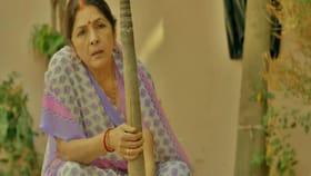 दिग्दर्शकाने दिल्या आई-बहिणीवरून शिव्या, नीना गुप्ता यांचा मोठा खुलासा.