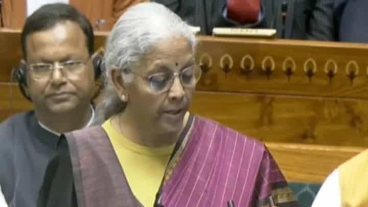 Nirmala Sitharaman | 15 हजार शाळांमध्ये कंटेट क्रिएटर लॅब उभारणार Nirmala Sitharaman | 15 हजार शाळांमध्ये कंटेट क्रिएटर लॅब उभारणार