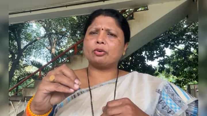 Sushma Andhare | चंद्रपुरात भाजप- ठाकरे गटाची हातमिळवणी होताच सुषमा अंधारे यांचे मोठे विधान; म्हणाल्या तो निर्णय... Sushma Andhare | चंद्रपुरात भाजप- ठाकरे गटाची हातमिळवणी होताच सुषमा अंधारे यांचे मोठे विधान; म्हणाल्या तो निर्णय...