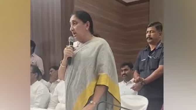 सुनेत्रा पवार यांचे पहिलेच भाषण, भावूक होत म्हणाल्या की...दादांचे स्वप्न पूर्ण..