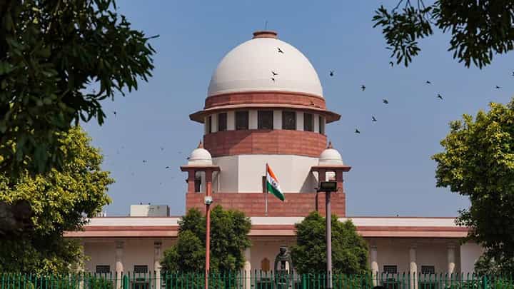 झेडपी निवडणुकांवर टांगती तलवार; 50 टक्के आरक्षण मर्यादा ओलांडून स्थानिक निवडणुका घेण्यास कोर्टाचा नकार झेडपी निवडणुकांवर टांगती तलवार; 50 टक्के आरक्षण मर्यादा ओलांडून स्थानिक निवडणुका घेण्यास कोर्टाचा नकार