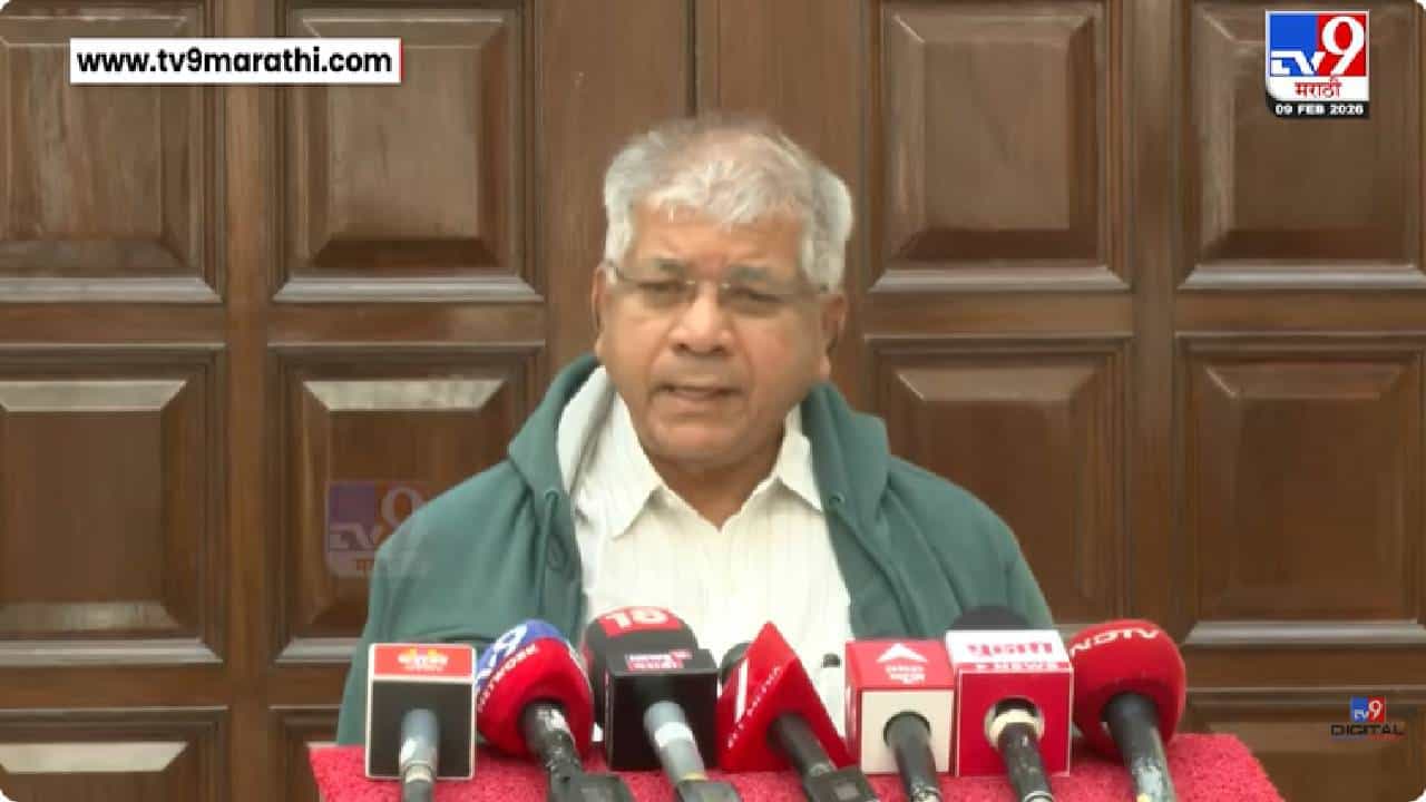 Prakash Ambedkar | सावरकरांवरील माझा लेख मोहन भागवतांनी वाचला नसावा, भारतरत्नच्या मागणीवरून प्रकाश आंबेडकरांची टीका!