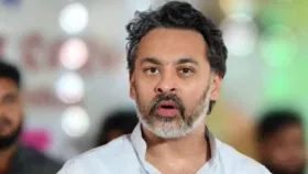 रोहित शेट्टीचा जीव महत्त्वाचा, तसा आमच्या गाईचा नाही का? निलेश राणे.