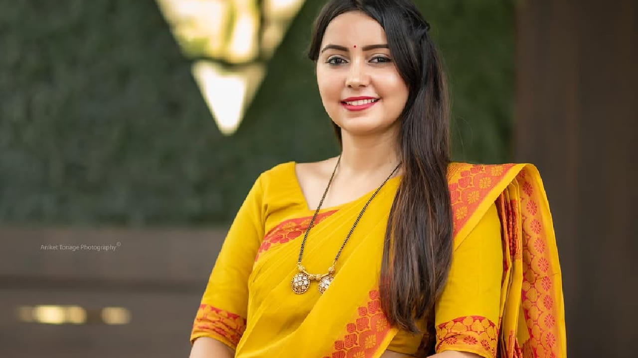 त्याआधी कारेगावच्या त्या सरपंचही राहिल्यायत. सोशल मीडियात निर्मला नवलेंची मोठी क्रेझ आहे. 