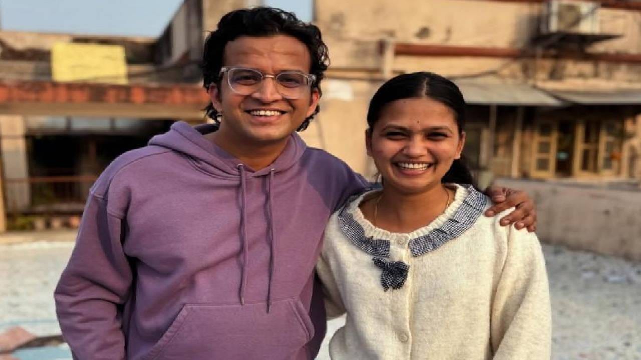 आता याच गाण्याच गौतमीसोबत झळकलेल्या ओंकारने गौतमीसोबतचे खास फोटो पोस्ट केले आहेत. तसेच त्याने तिच्यासाठी एक विशेष कॅप्शनही लिहीली आहे. 