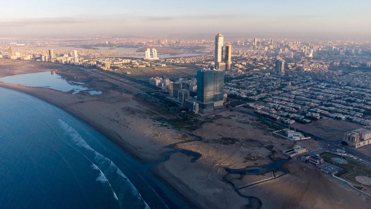 राज्य शब्द वापरला जात नाही : पाकिस्तानमध्ये राज्य असा शब्द वापरला जात नाही. या देशात प्रशासकीय विभागांना प्रांत (Provinces) म्हटले जाते आणि येथे केंद्र सरकारसह दुहेरी शासनपद्धती आहे.